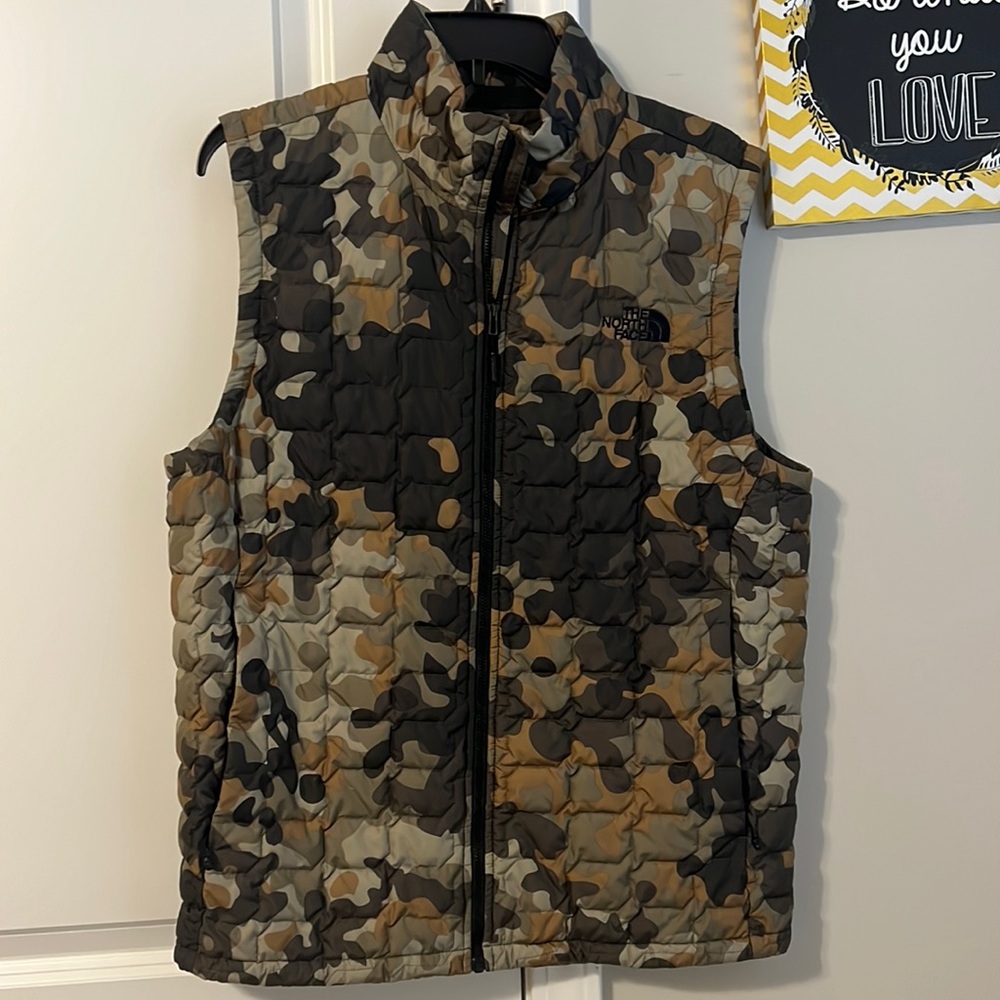 Men’s North Face puffer vest